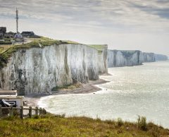 Les falaises de la ville d'Ault, dans la Somme. Crédit : Massimo Santi / iStock.